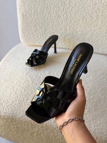 صندل كعب نسائي فاخر من Saint Laurent