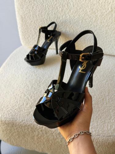 صندل كعب نسائي فاخر من Saint Laurent