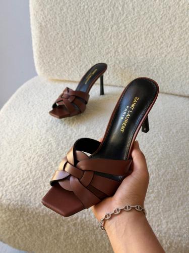 صندل كعب نسائي فاخر من Saint Laurent