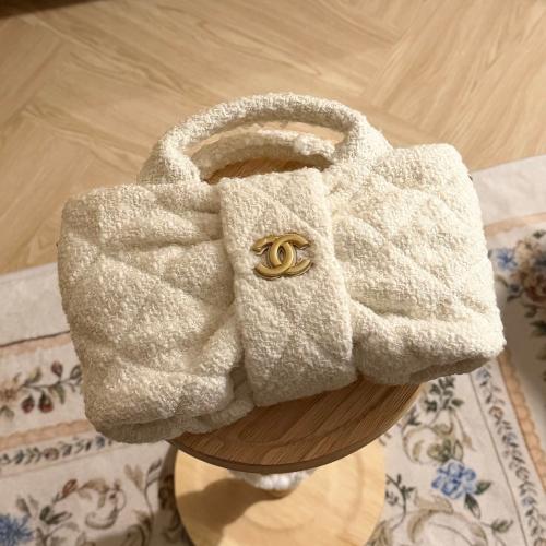 حقيبة شانيل مبطنة بسلسلة ذهبي