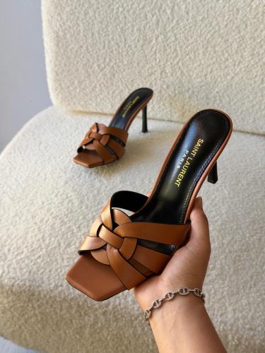 صندل كعب نسائي فاخر من Saint Laurent