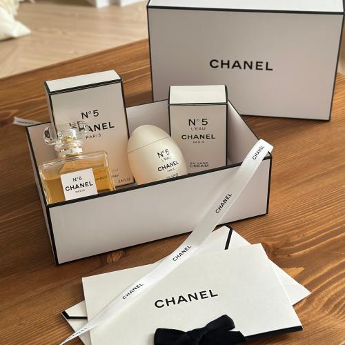 بوكس شانيل شامل الشريطه