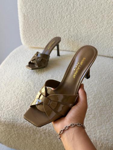 صندل كعب نسائي فاخر من Saint Laurent