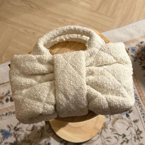 حقيبة شانيل مبطنة بسلسلة ذهبي