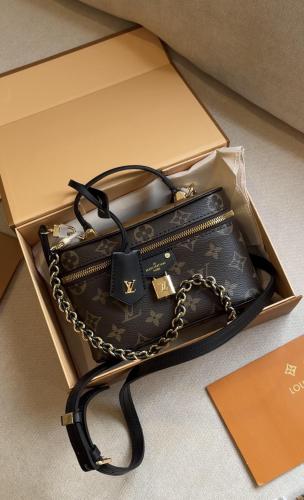لوي فيتون Vanity Chain Pouch مقاس19cm