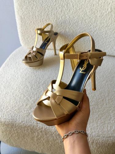 صندل كعب نسائي فاخر من Saint Laurent