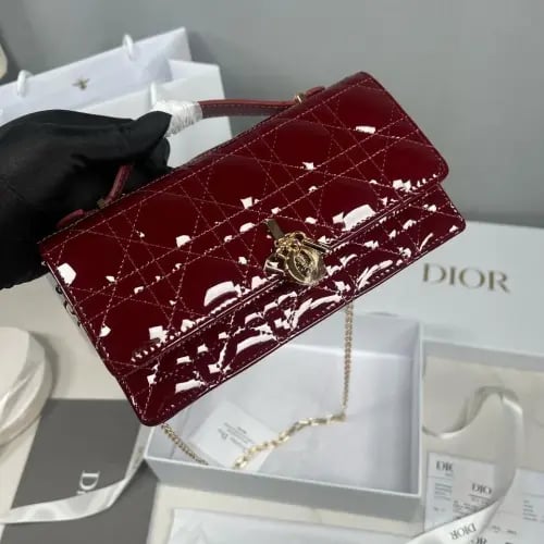 شنطة ديور عودي لامع