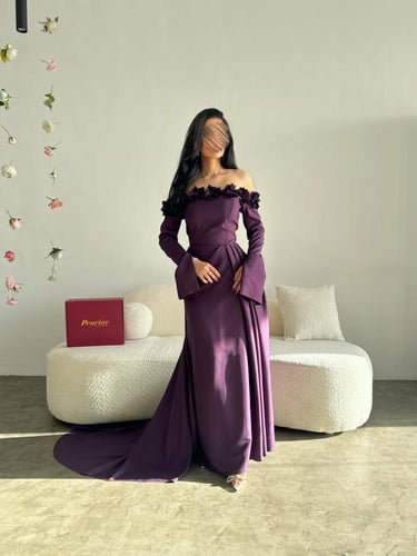 فستان سهرة بنفسجي اكمام طويله وذيل