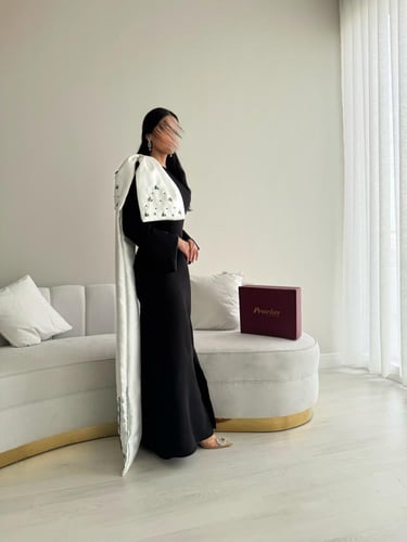 فستان سهره اسود باكمام وذيل مطرز