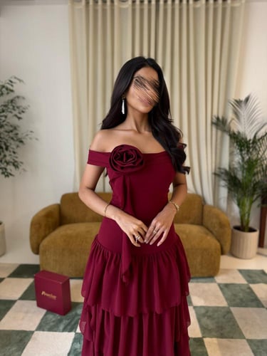 فستان عنّابي أوف شولدر بوردة