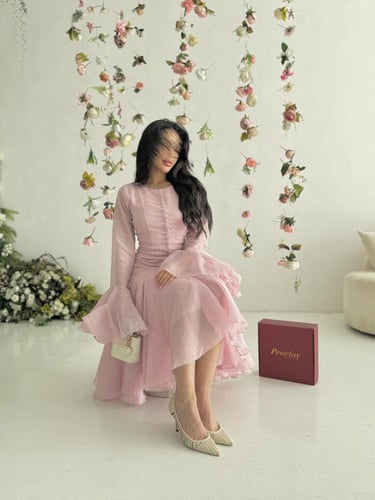 فستان اورجينزا وردي بأكمام كشكش