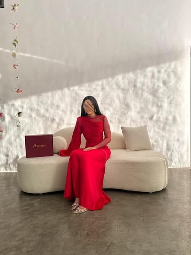 “فستان روزا الأحمر”