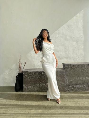 فستان ابيض طويل بوردات