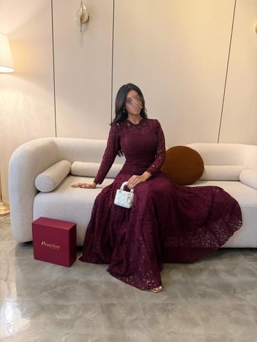 فستان دانتيل بورغندي أنيق بقصة A-Line