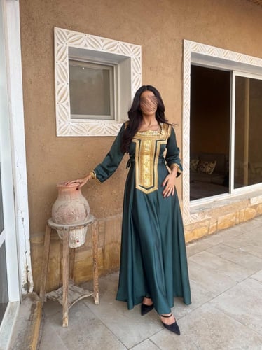 جلابية التأسيس الملكية – اخضر مطرّز بالذهبي