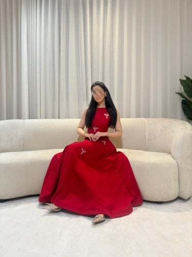 فستان احمر بكريستالات