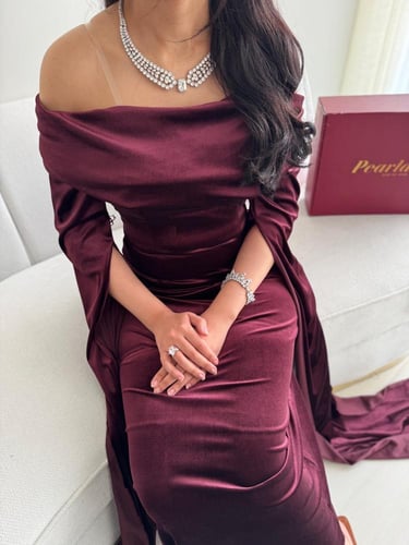 فستان مخمل عنابي طويل