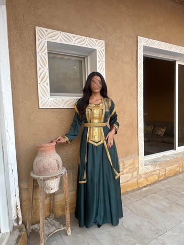 جلابية التأسيس الملكية – اخضر مطرّز بالذهبي