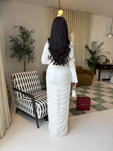 فستان ماكسي أبيض مع جاكيت منفصل