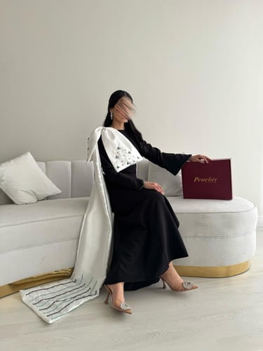 فستان سهره اسود باكمام وذيل مطرز