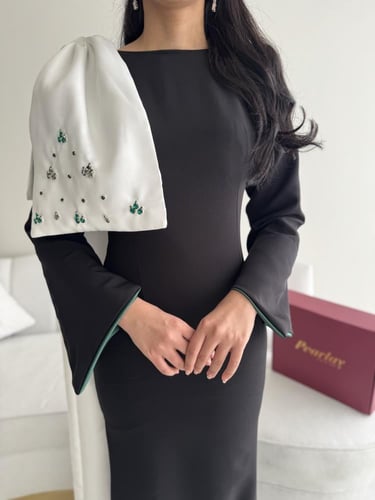 فستان سهره اسود باكمام وذيل مطرز