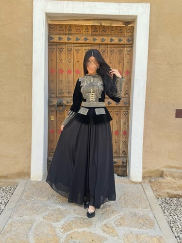 جلابية عسيريه أسود مخمل مطرز مع شيفون