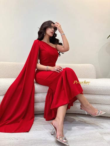 فستان احمر بكتف واحد