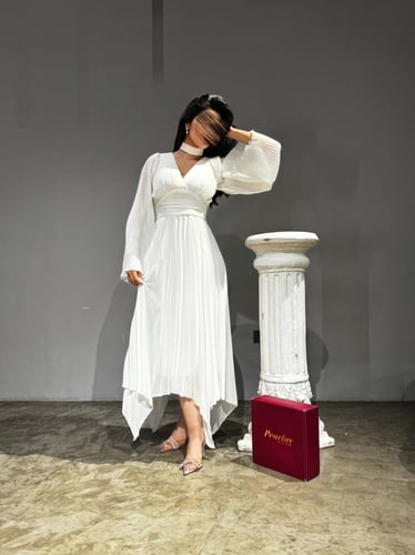 فستان ابيض كسرات ابيض