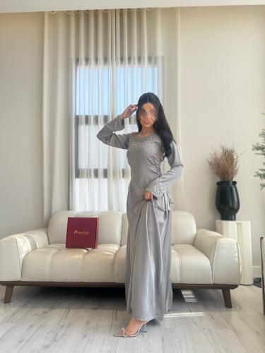 فستان رمادي شك