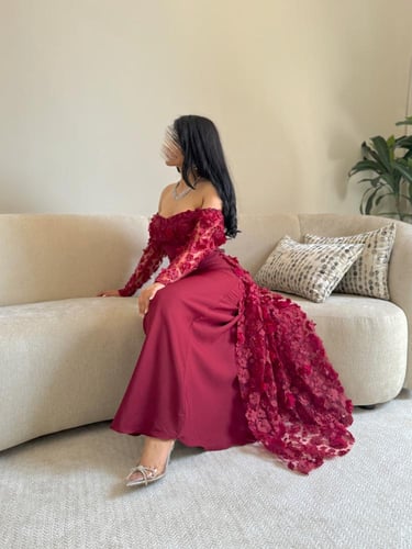 فستان سهره ورود احمر بأكمام طويله