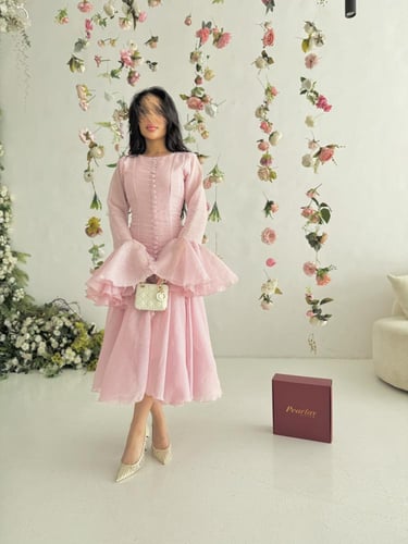 فستان اورجينزا وردي بأكمام كشكش