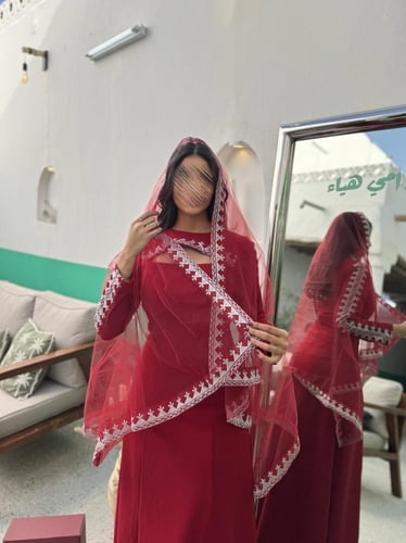 جلابية التأسيس سُهى نجد احمر .