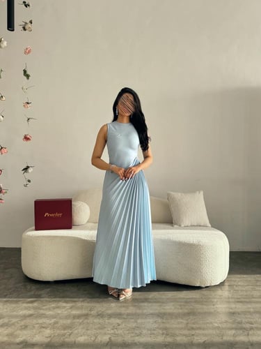 فستان سماوي ناعم