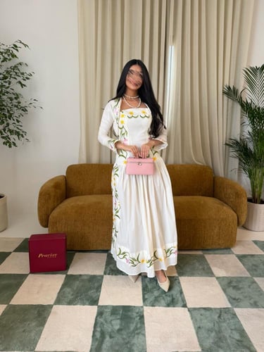 طقم نسمات الربيع المطرّز ابيض