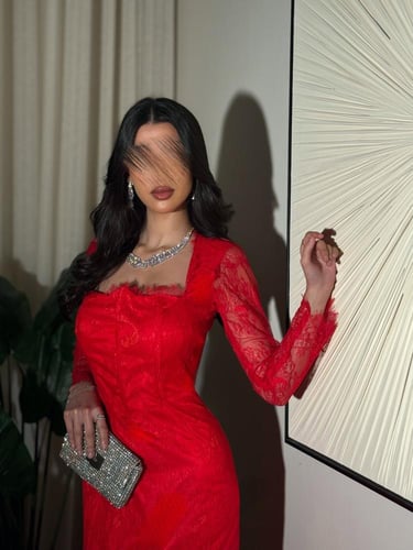 فستان نيرڤانا الأحمر