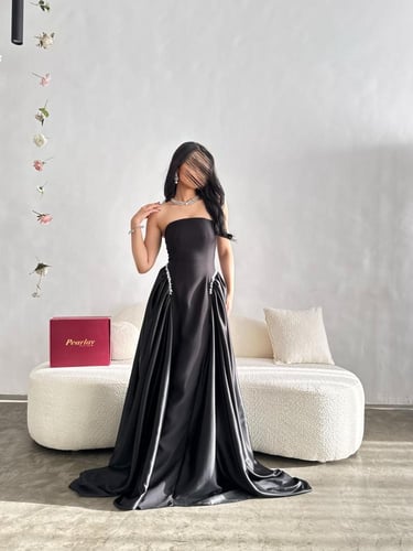 فستان سهره أسود ملكي بتصميم فاخر ومزين باللؤلؤ