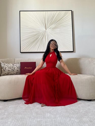 فستان احمر بورود