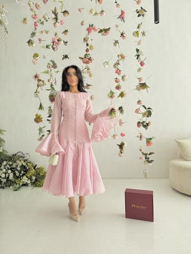 فستان اورجينزا وردي بأكمام كشكش