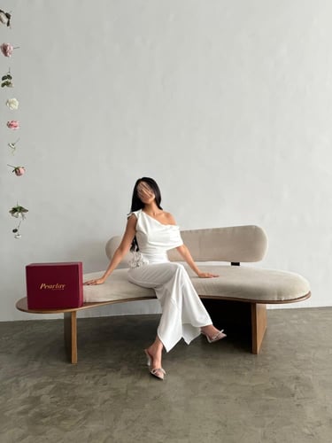 فستان ابيض طويل بوردات