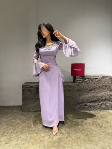 فستان كريستال بأكمام طويله