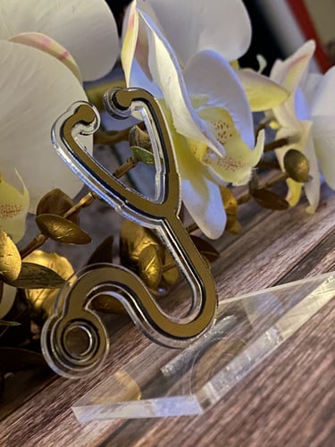 مجسم سماعة الطبيب بشكل لطيف و مميز