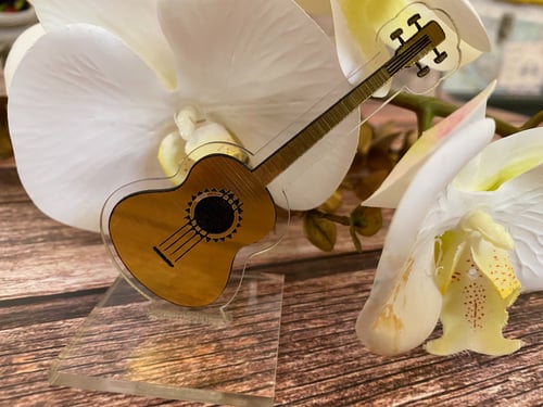 مجسم شكل غيتار