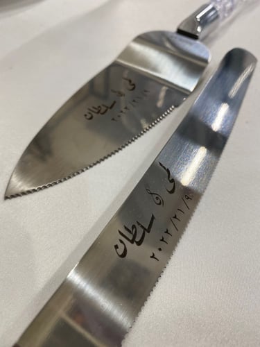 قطاعة كيك مع حامل كيك