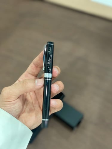 قلم اسود مع حفر