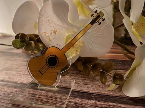 مجسم شكل غيتار