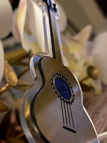 مجسم شكل غيتار