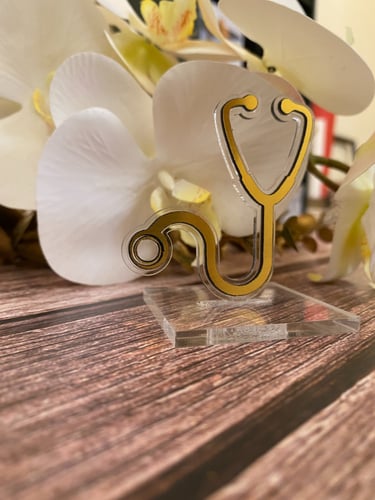 مجسم سماعة الطبيب بشكل لطيف و مميز