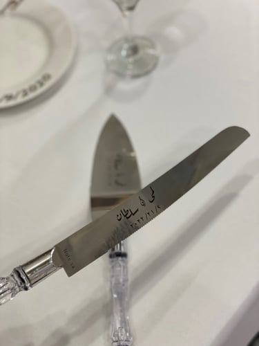 قطاعة كيك مع حامل كيك