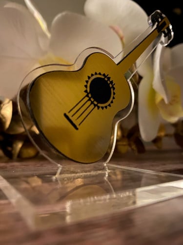 مجسم شكل غيتار