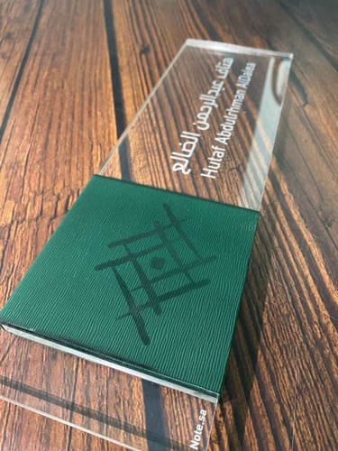 استاند مكتبي من الكليريك والجلد الفاخر زيتي